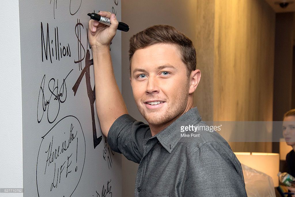 Country Singer Scotty McCreery visits the AOL Build Series on May 03, 2016 in New York, New York.
